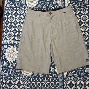 Men’s Billabong Land and Water Shorts size 32